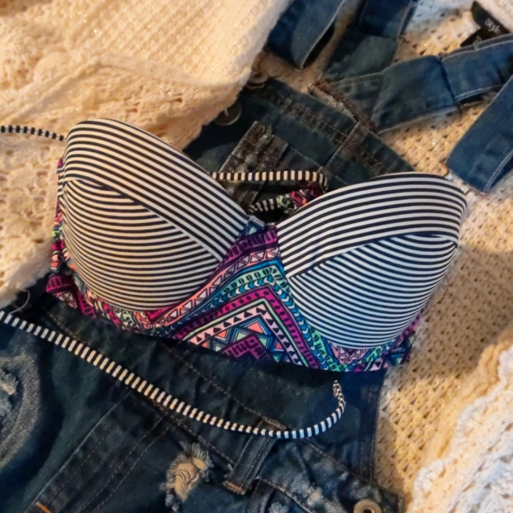 Xhilaration Bikini Top, Swim Top, Bra Top . Size M